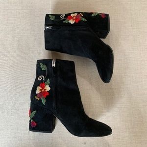 Sam Edelman Tavi Suede Embroidered Ankle Boot 8.5
